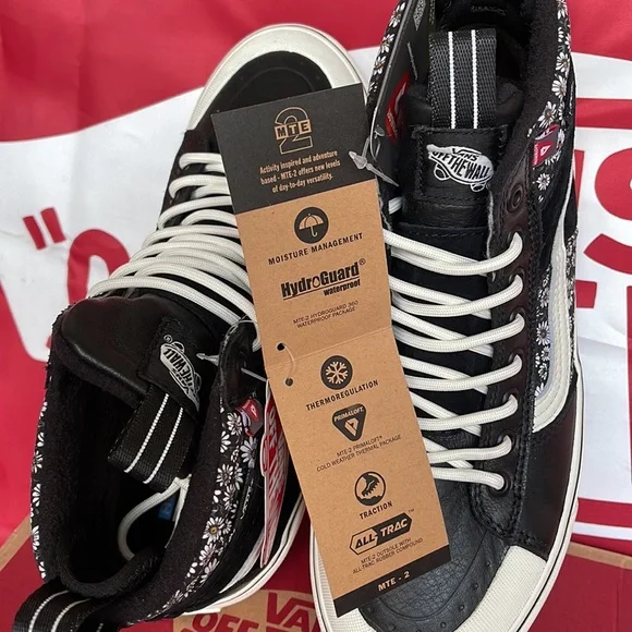Vans WMNS Sk8-Hi Mte-2
Black Floral
VNOA5HZZF2B
boots sneakers - Picture 13 of 16